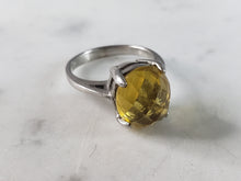 Load image into Gallery viewer, Womens Sterling Silver Ring w/ Canary Colored Stone 4.5 g E2963