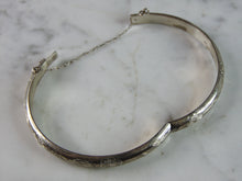 Load image into Gallery viewer, Womens Vintage Estate Sterling Silver Etched Bangle Bracelet 8.1g E3159