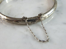 Load image into Gallery viewer, Womens Vintage Estate Sterling Silver Etched Bangle Bracelet 8.1g E3159