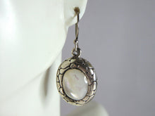 Load image into Gallery viewer, Womens Vintage Estate Sterling Silver M.O.P. Dangle Earrings 9.2g E3252