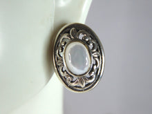 Load image into Gallery viewer, Womens Vintage Estate Sterling Silver M.O.P. Earrings 5.1g E3303