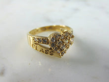 Load image into Gallery viewer, Womens 14K Yellow Gold CZ Heart 2020 Class Ring 3.2g E3440