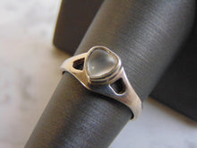 Load image into Gallery viewer, Womens Vintage Estate Sterling Silver Modernist Heart Ring 3.0g #E3443