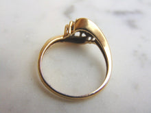 Load image into Gallery viewer, Women's Vintage Estate 14K Yellow Gold Diamond Cluster Ring, 2.9g E3556