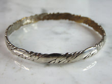 Load image into Gallery viewer, Womens Vintage Estate Sterling Silver Bangle Bracelet 17g E3600