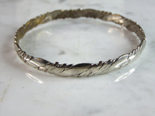 Load image into Gallery viewer, Womens Vintage Estate Sterling Silver Bangle Bracelet 17g E3600