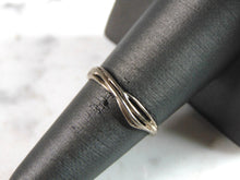 Load image into Gallery viewer, Womens Vintage Estate Sterling Silver Modernist Ring 1.3g E3671