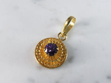 Load image into Gallery viewer, Womens Vintage Estate 21K Yellow Gold Pendant 3.5g E3724