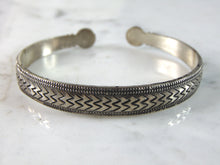 Load image into Gallery viewer, Womens Vintage Estate Sterling Silver Modernist Cuff Bracelet 17.5g E5069