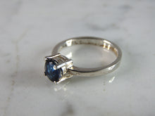 Load image into Gallery viewer, Womens Sterling Silver Ring w/ Sapphire Colored Stone 2.3g E5070