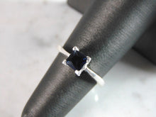 Load image into Gallery viewer, Womens Sterling Silver Ring w/ Sapphire Colored Stone 3.1g E5105