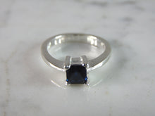 Load image into Gallery viewer, Womens Sterling Silver Ring w/ Sapphire Colored Stone 3.1g E5105