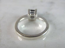 Load image into Gallery viewer, Womens Sterling Silver Ring w/ Sapphire Colored Stone 3.1g E5105