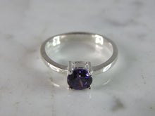 Load image into Gallery viewer, Womens Vintage Estate Sterling Silver Amethyst Ring 2.8g E5183