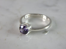 Load image into Gallery viewer, Womens Vintage Estate Sterling Silver Amethyst Ring 2.8g E5183