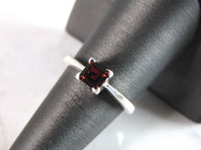 Load image into Gallery viewer, Womens Sterling Silver Ring w/ Garnet Colored Stone 3.9g E5325