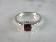 Load image into Gallery viewer, Womens Sterling Silver Ring w/ Garnet Colored Stone 3.9g E5325