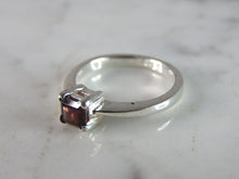 Load image into Gallery viewer, Womens Sterling Silver Ring w/ Garnet Colored Stone 3.9g E5325