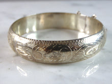 Load image into Gallery viewer, Womens Vintage Estate Sterling Silver Etched Cuff Bracelet 16.5g E5405