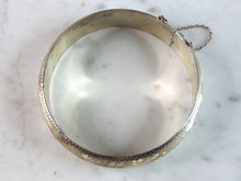 Load image into Gallery viewer, Womens Vintage Estate Sterling Silver Etched Cuff Bracelet 16.5g E5405