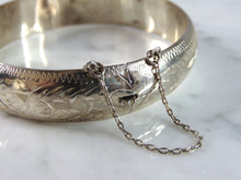 Load image into Gallery viewer, Womens Vintage Estate Sterling Silver Etched Cuff Bracelet 16.5g E5405