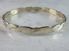 Load image into Gallery viewer, Womens Vintage Estate Sterling Silver Modernist Bangle Bracelet 17g E5499