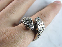 Load image into Gallery viewer, Mens Vintage Estate Sterling Silver Snake Ring 12.7g E6012