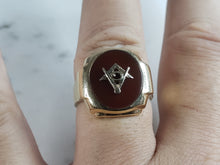 Load image into Gallery viewer, Mens Vintage Estate 10K Gold Free Mason Ring 7.4g E6215