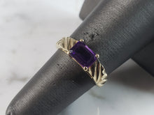 Load image into Gallery viewer, Womens Vintage Estate 10K Yellow Gold Amethyst Ring 2.8g E6244