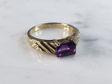 Load image into Gallery viewer, Womens Vintage Estate 10K Yellow Gold Amethyst Ring 2.8g E6244
