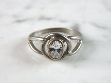 Load image into Gallery viewer, Womens Vintage Estate Sterling Silver Modernist CZ Ring 3.4g E6321