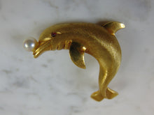 Load image into Gallery viewer, Womens Vintage Estate 18k Gold Dolphin Brooch 20.1g #E761