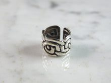 Load image into Gallery viewer, Womens Vintage Estate Sterling Silver Celtic Knot Ear Cuff Earring 1.1g E841