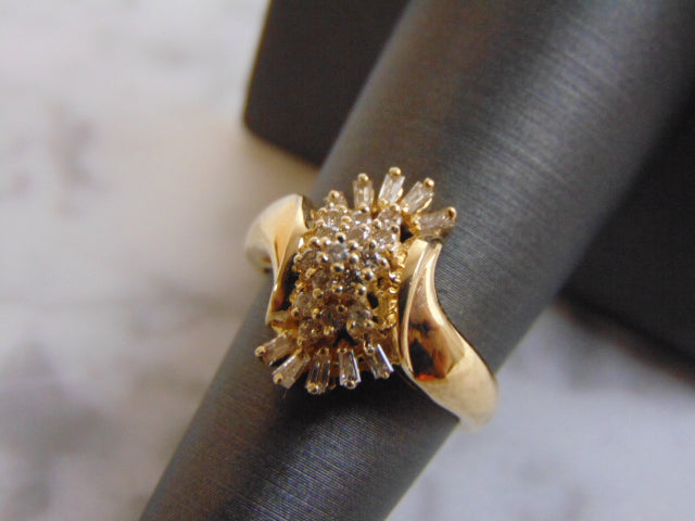 Amazing Womens Vintage Estate 14K Yellow Gold Diamond Cluster Ring 5.0g #E947