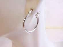 Load image into Gallery viewer, Vintage Estate Womens Sterling Silver Hoop Earrings 1.8g #E4123