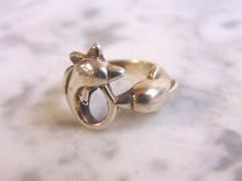 Load image into Gallery viewer, Womens Vintage Estate Sterling Silver Dolphin Ring 6.4g E4140