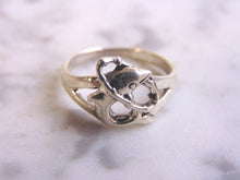 Load image into Gallery viewer, Womens Vintage Estate Sterling Silver Dolphin Ring 2.7g E4141