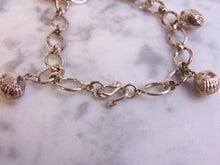 Load image into Gallery viewer, Womens Vintage Estate Sterling Silver Seashell Charm Bracelet 13.3g E4211