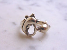 Load image into Gallery viewer, Womens Vintage Estate Sterling Silver Dolphin Ring 6.4g E4140