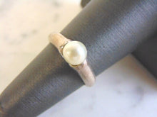 Load image into Gallery viewer, Womans Vintage Estate Sterling Silver Ring 2.8g E4129