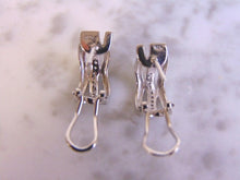 Load image into Gallery viewer, Womens Vintage Estate Sterling Silver Earrings 3.2g E4567