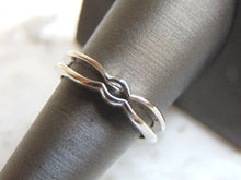 Load image into Gallery viewer, Womens Vintage Estate Sterling Silver Modernist Ring 3.4g E4632