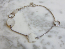 Load image into Gallery viewer, Womens Vintage Estate Sterling Silver Charm Bracelet 3.5g E4644