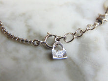 Load image into Gallery viewer, Womens Vintage Estate Sterling Silver Charm Bracelet 3.5g E4644