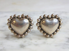 Load image into Gallery viewer, Womens Vintage Estate Sterling Silver Heart Clip On Earrings 14.6g #E4677