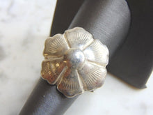 Load image into Gallery viewer, Womens Vintage Estate Sterling Silver Flower Ring 13.7g E4713