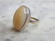 Load image into Gallery viewer, Womens Vintage Estate Sterling Silver Chalcedony Stone Ring 6.3g E4802