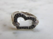 Load image into Gallery viewer, Womens Vintage Estate Sterling Silver Onyx Stone Heart Ring 5g E4846