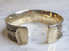 Load image into Gallery viewer, Womens Vintage Estate Sterling Silver Cuff Bracelet 45.7g E4999
