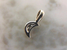Load image into Gallery viewer, Womens Vintage Estate Sterling Silver Moon Pendant 0.8g E4546
